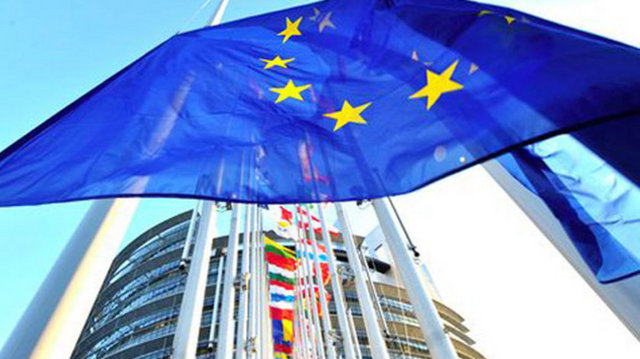 Mayıs 2005  -  - AB tarafı ve Türkiye tarafı Brüksel'de ilk resmi görüşmeleri yaptı.  -