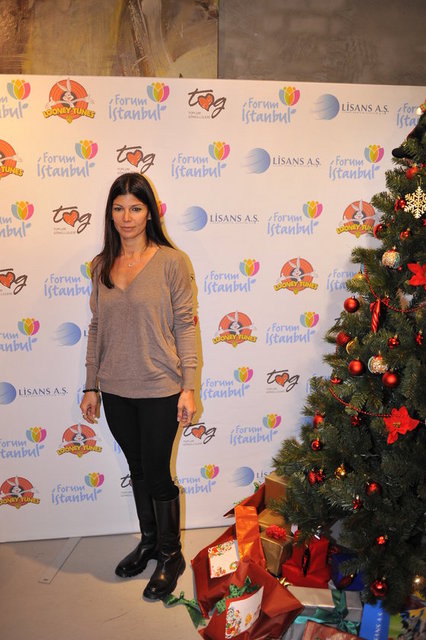 ZEYNEP ÜSTÜNEL