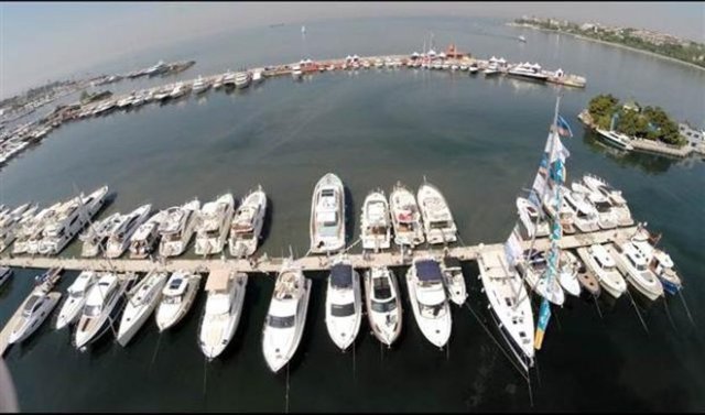 KALAMIŞ Marina'da düzenlenen "Kalamış Yacht Show" başladı. 6-10 Mayıs tarihleri arasında gezilebilecek fuarda 170 tekne sergilenecek.