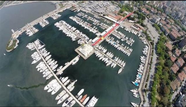 Kalamış Yat Limanı'nda başlayan Yacht Show'da kara bağlantısı uzak olan iskeleler için ziyaretçileri taşıyacak tekneler hazırlandı.