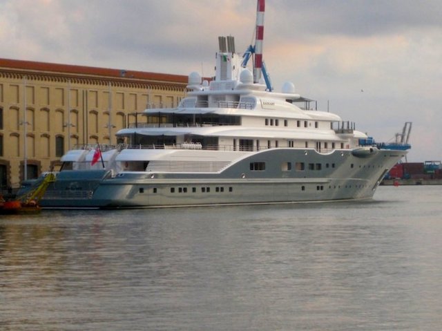 RADIANT 286 milyon dolar... Bu yat, Birleşik Arap Emirlikleri'nin ünlü milyarder araba koleksiyoneri Abdullah Al Futtaim'e ait.