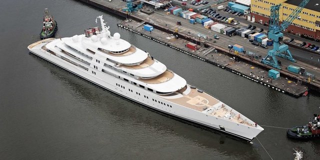 180 metrelik dev yat, çoğu kruvaziyer gemilerden daha uzun.