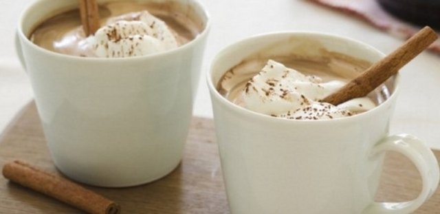 Ayrıca aşkınıza kahve  ikram ederken kahvenin üstüne biraz  neşe verici krema koyabilir ve üzerine tarçın serpebilirsiniz.