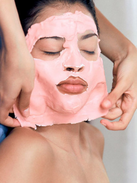 Ayrıca ezilmiş ahududu ve yoğurt karışımlı bir maske, gece cildinizi ışıl ışıl gösterebilir.