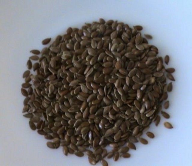 Isırgan tohumu. Son dönemlerde tüm baharatçıların gözdesi olan mucizevi bir bitki olan ısırgan otu,bal ile karışıtırılıp erkeklere yedirildiğinde bomba etkisi yapar.