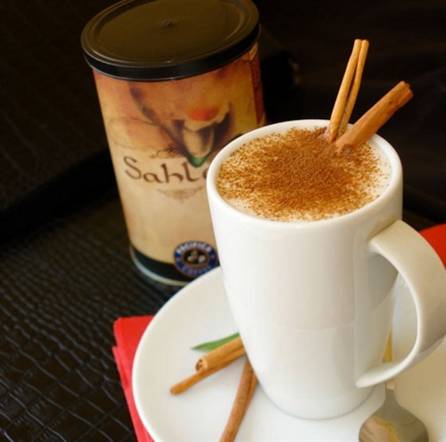 Bir çok kadının derdi olan regl bozukluklarında yan etkileri olan ilaçları almak yerine salep içebilirsiniz.