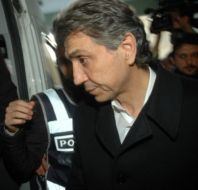 USULSÜZ OTEL İNŞAATI - Şüphelilere Kültür ve Tabiat Varlıklarını Koruma - Kanunu'na muhalefet ettikleri suçlamasıyla - işlem yapıldı.