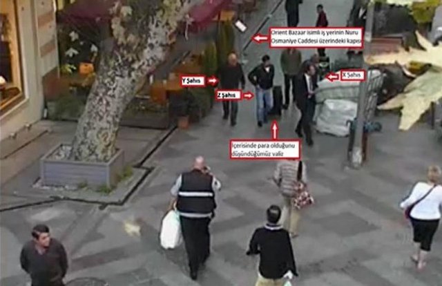 Aralarında 3 Bakan oğlunun ve işadamlarının da aralarında olduğu '17 Aralık' operasyonuna ilişkin yürütülen soruşturma kapsamında yapılan teknik takiplere ilişkin çok çarpıcı fotoğraflar ortaya çıktı. -  -