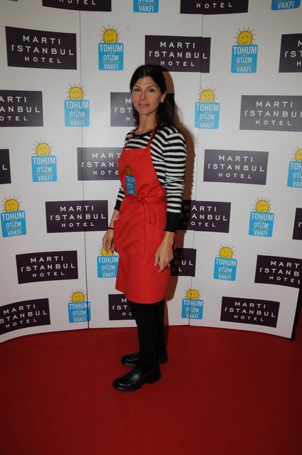 ZEYNEP ÜSTÜNEL