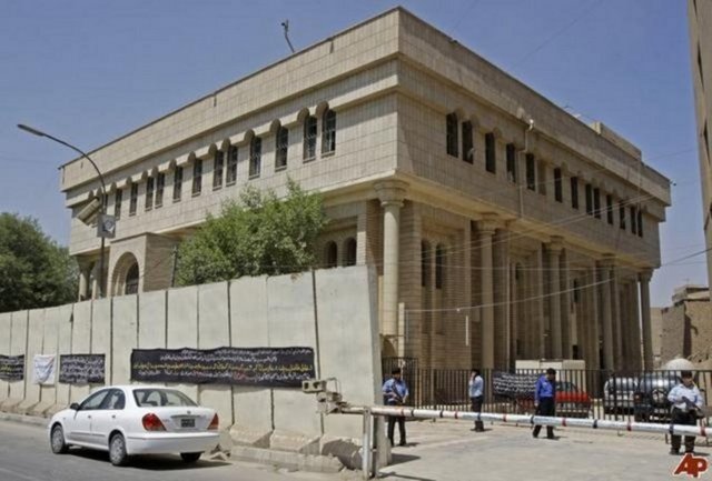 BİR GECEDE 1 MİLYAR DOLAR KAÇIRDILAR: Dünya tarihinde bir defada çalınan en fazla para Irak'ın başkenti Bağdat'taki Irak Bankasından çalınan 1milyar dolardır.