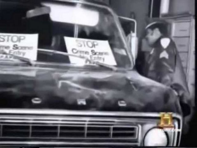 Kargo terminalinin yemekhanesine vardıklarında içeri hışımla girip içeri uyarı ateşi açtılar. Yemekhanede bulunan personel yere yatınca, tartaklayıp kanlar içinde bıraktıkları kargo personeli Whalen ile kargocuları tehdit ettiler.