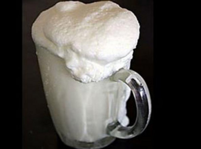 Ayran: En sağlıklı içecek. Serinletecek soğuk bir içecek içmek istediğimizde gazlı ve şekerli içeceklerle kıyaslanamayacak değerde bir içecek. Soda + ayran olarak tüketmek çok yoğun terlediğiniz çok su kaybettiğiniz dönemlerin tamamlayıcısı.