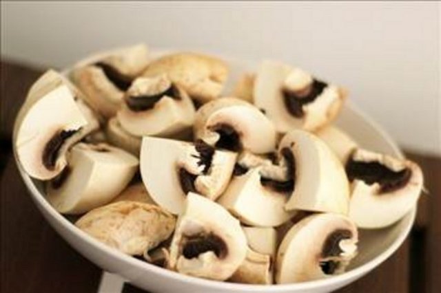 MANTAR: Yunanistan'da güç, Çin'de ise sağlık kaynağı lakaplı bu bitkinin dünyada 3 bin yenilebilir türü bulunuyor. Çok az besinde bulunacak miktarda D vitamini içeriyor. Bu vitaminin meme kanserine karşı koruyucu olduğu belirtiliyor. -
