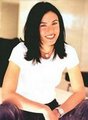 <b>Defne Samyeli</b> \nEski Türkiye güzeli, haber spikeri Defne Samyeli, 2000 yılında rahim kanserine yakalanmıştı. Samyeli, Amerika'da gördüğü tedavi sonucu kanseri yenmeyi başardı.\n