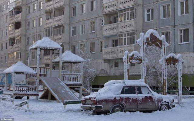 Oymyakon'da Ocak ayı ortalama sıcaklığı -50 derece. Bugüne kadar kaydedilmiş en düşük sıcaklık ise -71 derece.