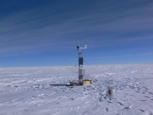 Antartika kıtası üzerinde yer alan yaklaşık 4 bin metre yüksekliğindeki Dome Fuji dağında sıcaklık -91 derece olarak kaydedildi.