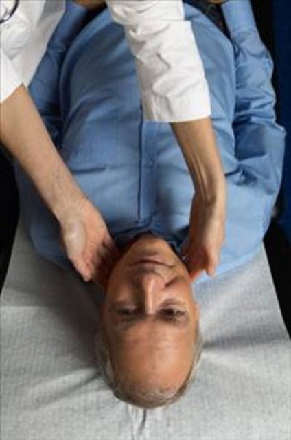 Sürekli hıçkırık tutarsa dikkat! -  - İnatçı hıçkırık kilo kaybı ve yutkunma güçlüğü gibi belirtilerle birlikte yemek borusu kanseri belirtisi olabilir.