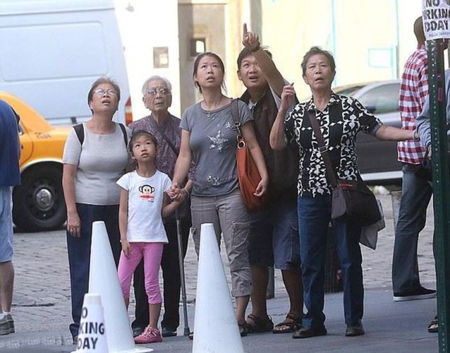 New York'taki bu özel otelin 18. Kattaki tuvaletini kullanan ziyaretçiler yerden tavana pencerelerden şahane bir manzara görebilir ancak yoldan geçenler için aynı şeyi söylemek pek mümkün değil.