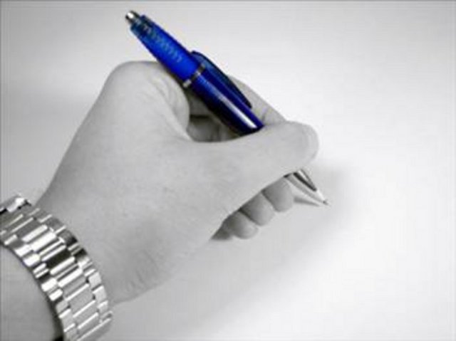 - Genelde solak olur