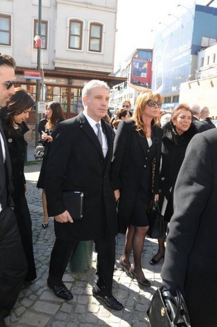 GARY LACHMAN, DALIA GARIH