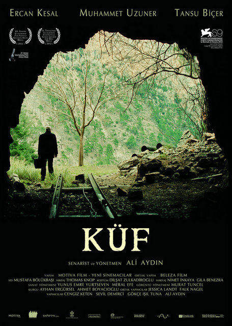 6-Küf (2012) -  - Kayıp oğlunu beklerken sosyopolitik zindanında körelen Basri, 18 yıldır bu acıyı unutamamıştır. Toplumdan yavaş yavaş soyutlanırken de demiryolu işçiliği mesleğine tutunmuştur.  -
