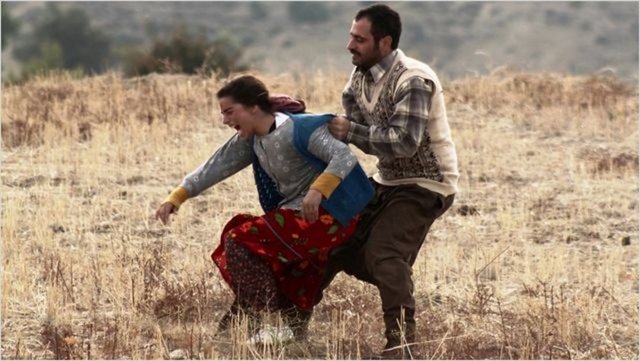 "Jîn", 17 yaşlarındaki, dağlarda anne-babasız yetişen Jîn'in dramını ele alıyor.