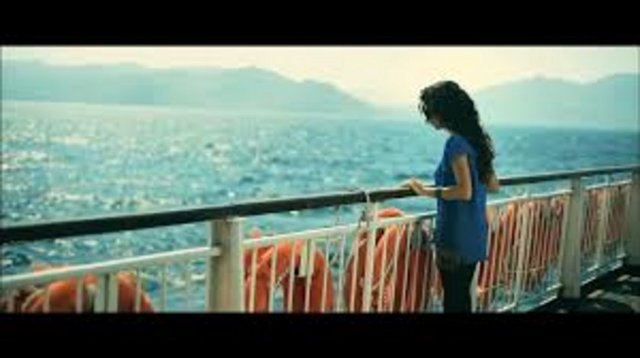 Yönetmenlik koltuğunda "İki Çizgi" ile dikkat çeken Selim Evci var.