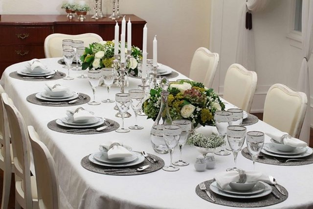 Pişirmek kadar sergilemenin de bir sanat olması savından yola çıkarak, 2014' ün en şık sofralarına imza atalım birlikte.