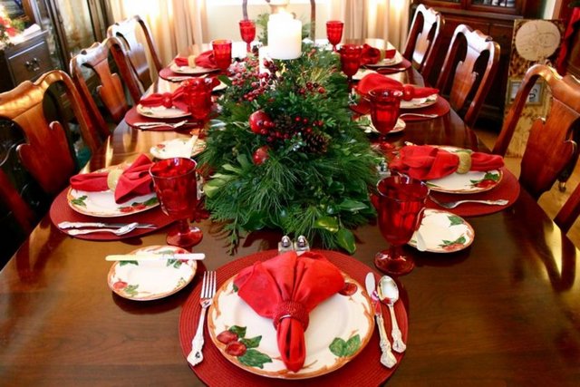 Devamında geceye karışılacak olsa dahi, tüm aileye ev sahipliği yapan aile yemeklerini de unutmamak gerekir.