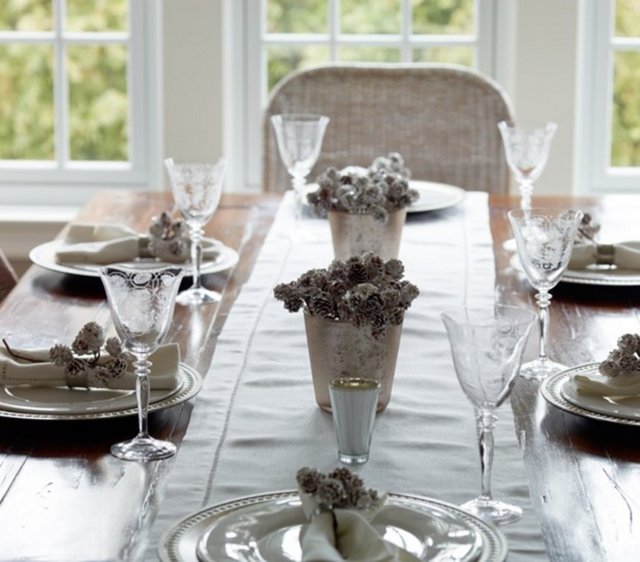 Daha ağır konuklarınız var ise, beyaz ağırlıklı sade ama asil bir sofra hazırlamalısınız. -