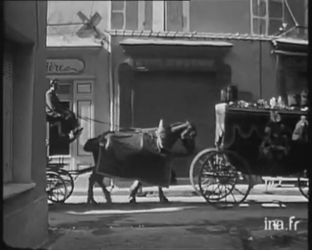 Fransa tarihine giren olaya "Lanetli Ekmek" (Le Pain Maudit) adı verildi.  Uzmanlara göre LSD alan insanlar, daha sonra telkinle istenilen her şeyi yapabiliyordu.