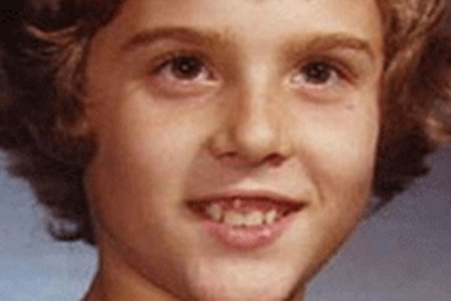 David, adını Brenda olarak değiştirdi, cerrahi bir operasyonla bir vajinası oldu ve hormon desteği aldı. Fakat "Brenda", çocukluğu süresince standart bir erkek çocuk gibi davrandı.