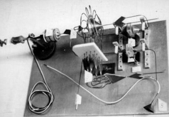 Almanya'nın Stuttgart şehrinde bulunan bir araştırma merkezinde görevli olan Serge Kernbach, Rusların teknik günlükleri üzerinde çalışıyor. Bilimadamlarının bulduğu gerçek ise oldukça sıradışı.