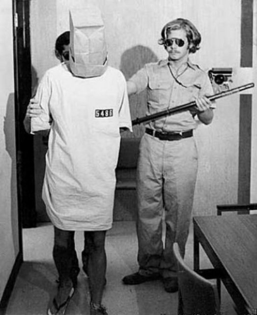 Sadece altı gün sonra, Zimbardo tarafından oluşturulmuş bu sahte hapishanedeki yaşanan acımasızlıkların, gerçekliğe dönüşmesi sonucunda, deneye vaktinden önce son verildi.