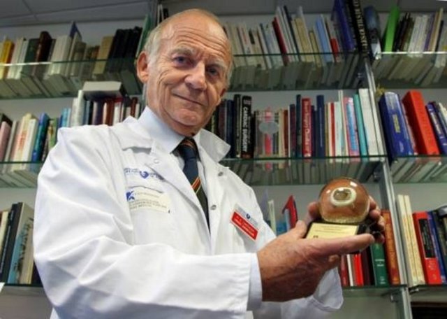 Tıp dünyası Fransa'da gerçekleşen bir ameliyatı konuşuyor. -