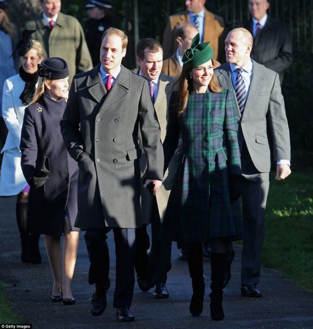 Prens William ve Cambridge Düşesi Kate Middleton, Sandringham'daki geleneksel kilise ayinine el ele geldiler.