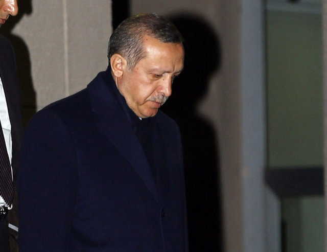 Bakanlar Kurulu'nda 10 bakanın görevinin değişmesinin ardından yeni atanan bakanlar ile Başbakan Erdoğan Başbakanlık'ta bir araya geldi.