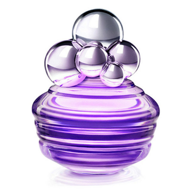 İtalyan mandalinası, çeşitli tahıl özleri ile badem sütü, kehribar ve odunsu notalarını birleştiren, dinamik, enerjisi yüksek ve bir o kadar da baştan çıkarıcı bir parfüm Cacharel Catch Me 200 TL.