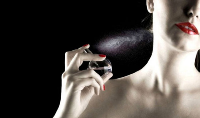 Bu yüzden, size en uygun parfümü seçerken özenle hareket etmeli, kokunuza karar verirken, ten renginizden, cilt tipinize varan detayları göz önünde bulundurmalısınız.