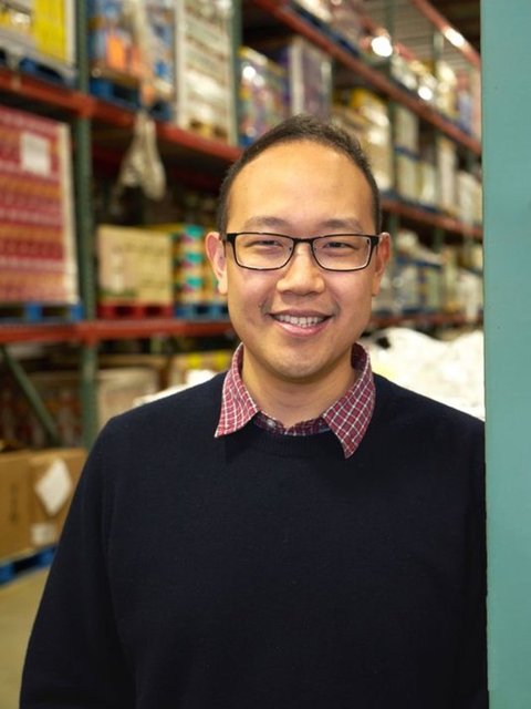 ...bir gün 122 çalışanına hiç beklenmedik bir anda şu açıklamayı yaptı: "Kaç çocuğunuz olduğu ve masraflarının ne kadar olacağının hiçbir önemi yok...