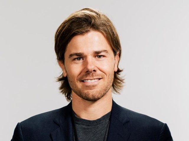 Cömert CEO, kendi 1 milyon dolarlık maaşını da 70 bin dolar seviyesine çekerek diğer çalışanların maaş artışının daha rahat karşılanmasını sağlayacak.