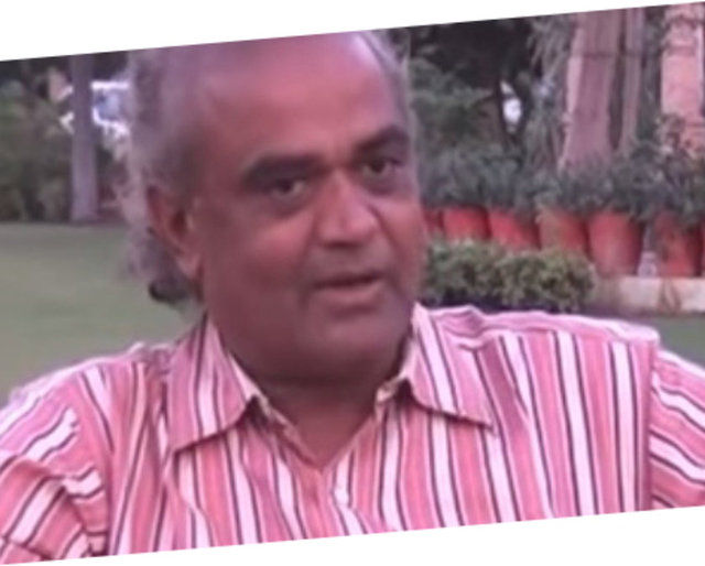 DiwaliElmas şirketi Diwali, bütün elmas işçilerine çekilişle ve herkese bir hediye düşecek şekilde 570 araba, 200 ev ve 300'ün üzerinde elmastan yapılmış mücevher armağan etti.