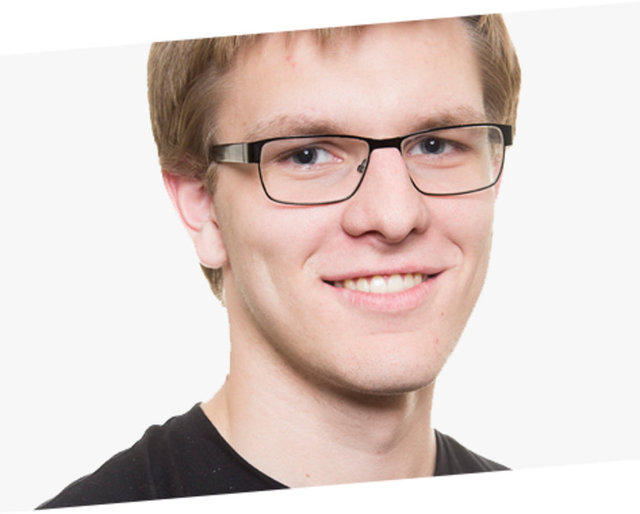 Dan RicePazartesi günleri hem kendisinin hem de ekibinin bu tutkudan ötürü işe konsantre olamadığını fark eden Rice, Yılda 10 gün (10 bölüm için) Game of Thrones'un yayınlandığı günler işe gelmeyi yasakladı.