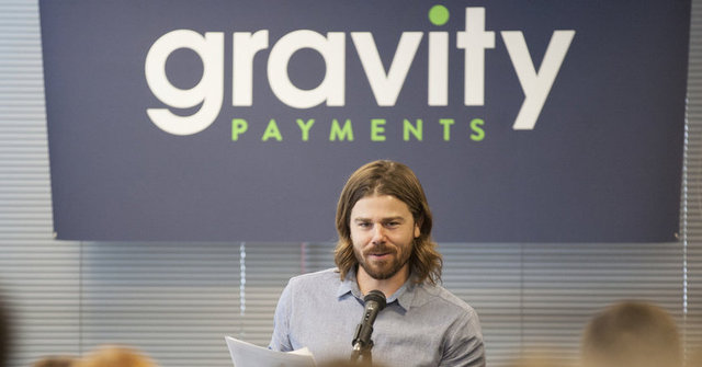 Price, "Eğer çalışanlarımıza ofise ve bana yakın olabilecekleri normal hayat standartlarını verebilirsek, şirkette bir standart yaratmış oluruz.