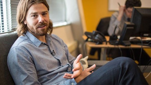 Price'ın bu radikal kararıyla şirketteki en düşük maaş olan 18 bin dolar (yıllık), 70 bin dolara çıktı.