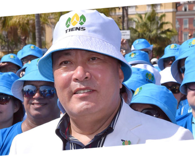 Li JunyanTiens Group Company'nin sahibi ünlü Çinli milyarder Li Jinyuan, şirketinin 6 bin 400 çalışanıyla birlikte aynı anda Fransa'ya tatile çıktı.