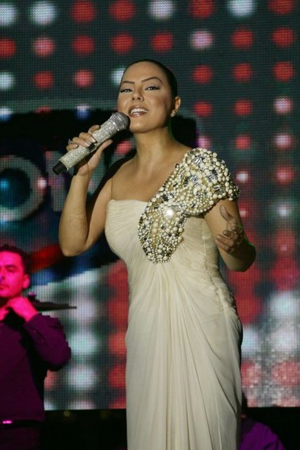 Magazin gündemine bomba gibi düşen röportajla ilgili Ebru Gündeş cephesi çok geçmeden bir açıklama yaptı.