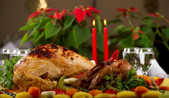 Bu özel gecede herkes sevdikleriyle, dostlarıyla, arkadaşlarıyla birlikte olup eğlenmek, keyif almak isterken farkında olmadan yeme içmede ölçüyü kaçırıyor.  Oysa dikkatli olmakta yarar var.