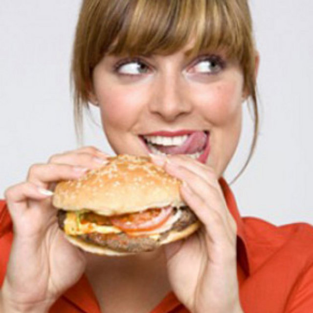 Bunun yanında doyma sinyalleri beyne 20. dakikadan sonra iletiliyor. O nedenle yemeği yavaş yavaş ve iyi çiğneyerek yemeye özel gösterin.