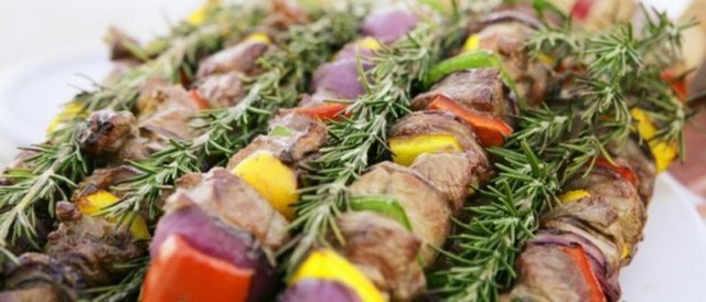 Besinlerle alınan B 12 vitamini emiliminin olabilmesi için mide, pankreas ve ince barsağın fonksiyonlarının normal olması gerekir. Bunlardan birindeki bozukluk B12 vitamininin eksikliğine yol açar. B12 vitamin eksikliği  ciddi zihinsel sorunlara neden ol